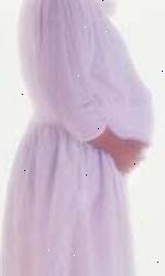 Immagine di una donna incinta tiene la sua pancia