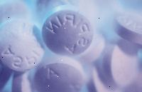 Foto di diverse pillole bianche etichettato aspirina